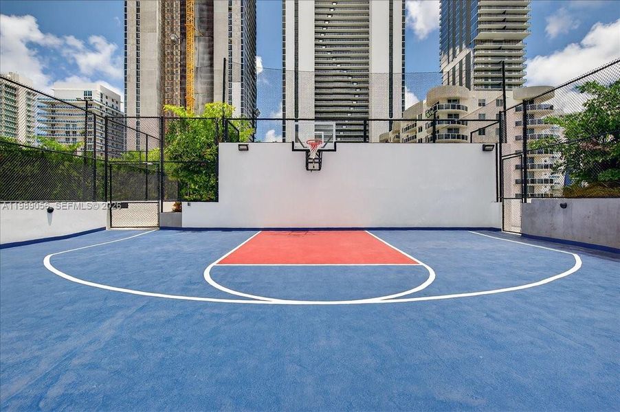 Community amenities in , Miami (Image 44).