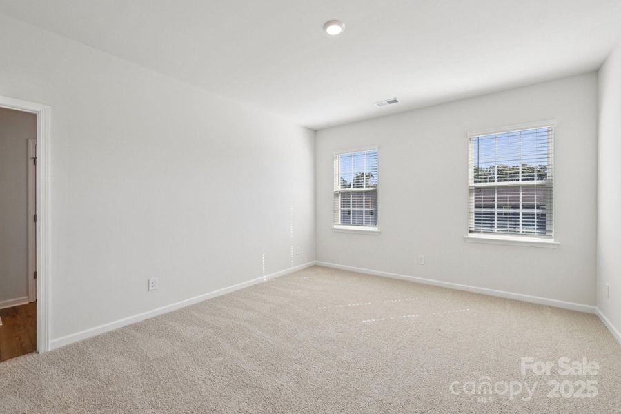 Spacious, unfurnished interior of a new home in Nolen Farm, Gastonia (Image 26).