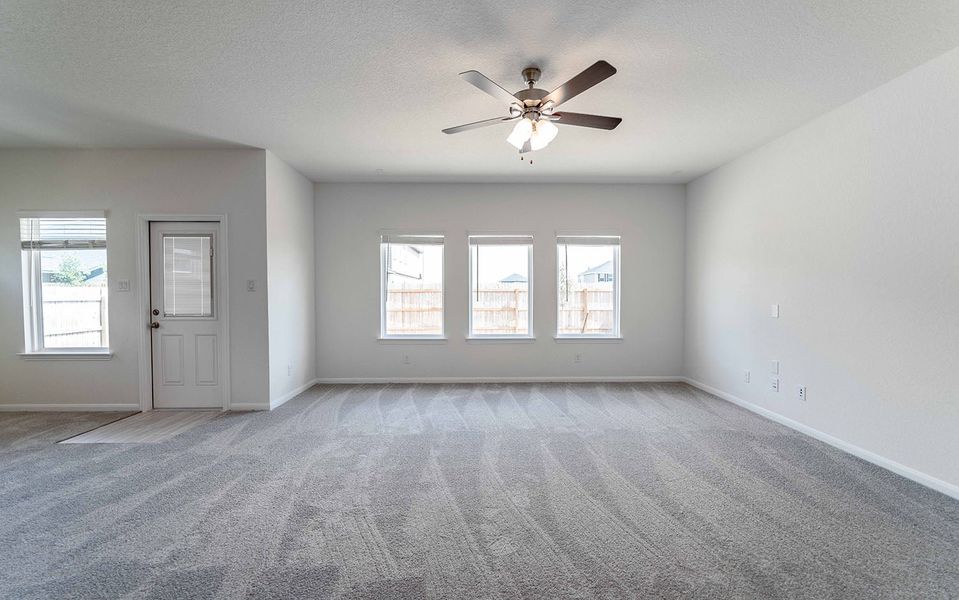Spacious, unfurnished interior of a new home in Hannah Heights, Seguin (Image 11).