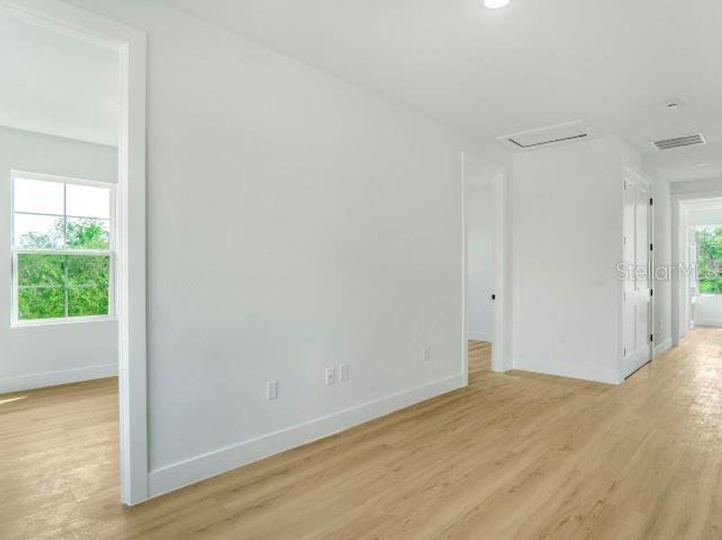 Spacious, unfurnished interior of a new home in , Oakland (Image 23).