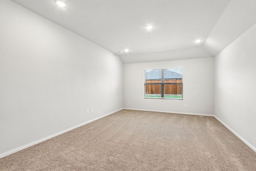 Spacious, unfurnished interior of a new home in Rolling Ridge, Van Alstyne (Image 15).