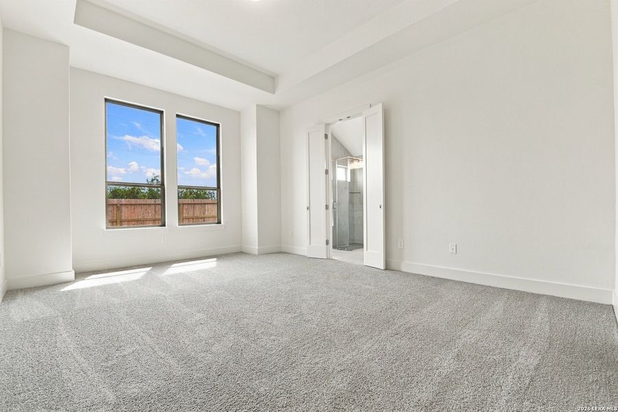 Spacious, unfurnished interior of a new home in Haby Hill 50s, San Antonio (Image 13).