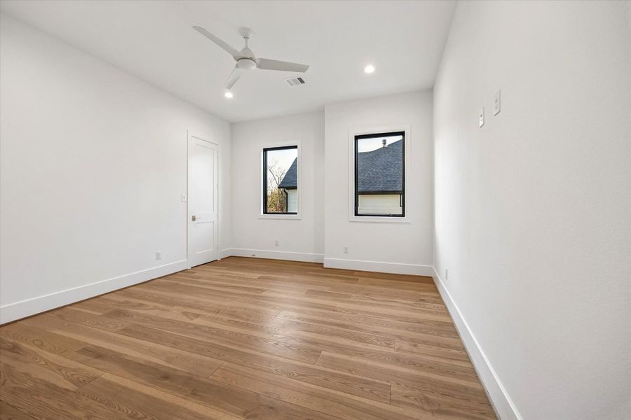 Well proportioned layout and multiple windows bring in balanced natural light throughout the day. Comfortable sizing supports a variety of uses, from guest room to nursery or dedicated workspace.**Previous build by Arch Angelo** Well proportioned layout and multiple windows bring in balanced natural light throughout the day. Comfortable sizing supports a variety of uses, from guest room to nursery or dedicated workspace.**Previous build by Arch Angelo**