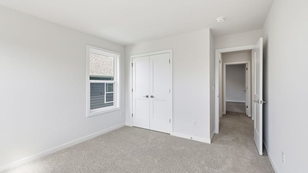 Spacious, unfurnished interior of a new home in Sycamore Cove, Woodruff (Image 27).