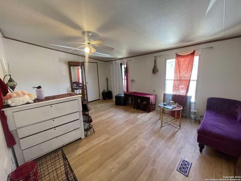 Furnished interior view inside a new home in , Bandera (Image 45).