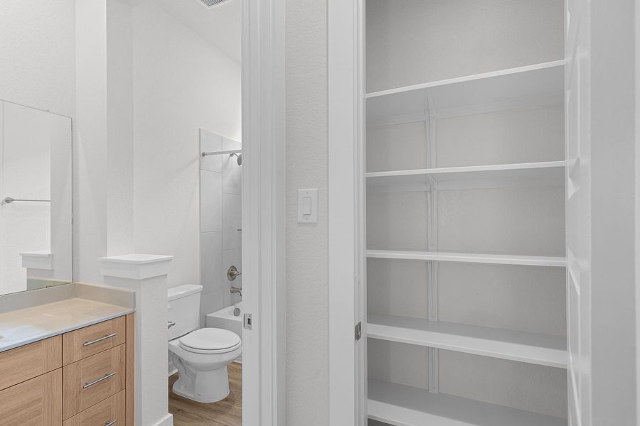 Spacious, unfurnished interior of a new home in The Grove at Blackhawk, Pflugerville (Image 82). Spacious, unfurnished interior of a new home in The Grove at Blackhawk, Pflugerville (Image 82).