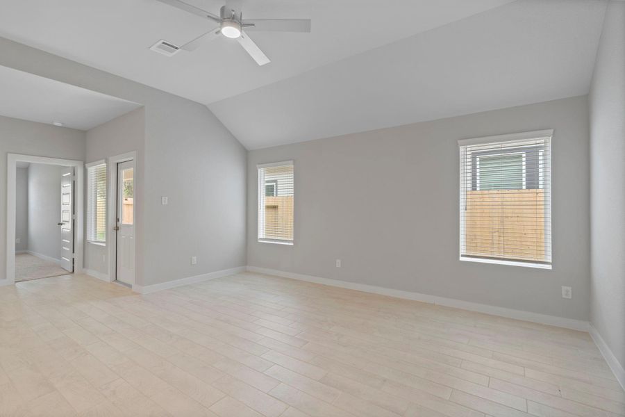 Spacious, unfurnished interior of a new home in Cypresswood Landing, Humble (Image 7).