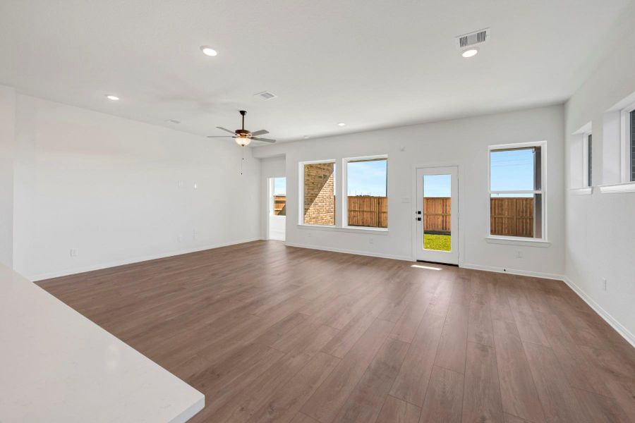 Spacious, unfurnished interior of a new home in The Grand Prairie 50’, Hockley (Image 27).