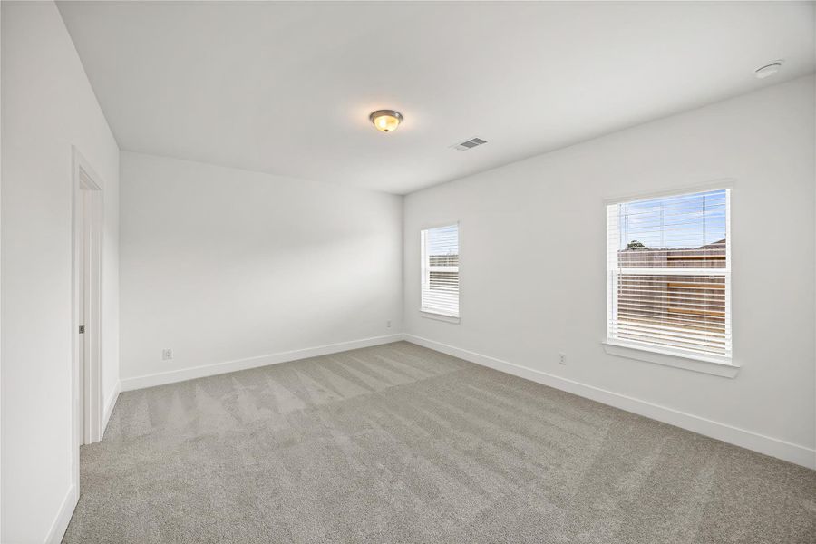 Spacious, unfurnished interior of a new home in River Ranch Meadows, Dayton (Image 16).
