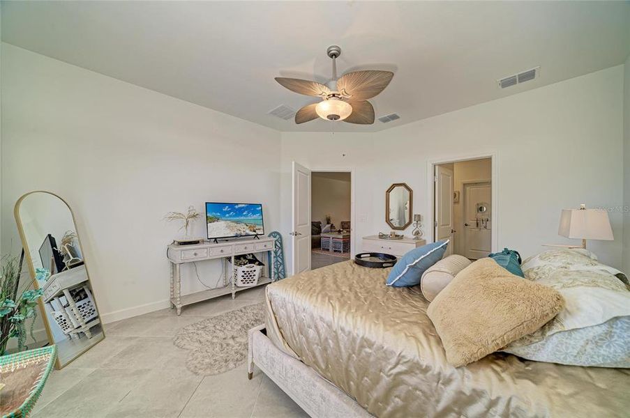 Furnished interior view inside a new home in Lorraine Lakes at Lakewood Ranch, Lakewood Ranch (Image 23). Furnished interior view inside a new home in Lorraine Lakes at Lakewood Ranch, Lakewood Ranch (Image 23).