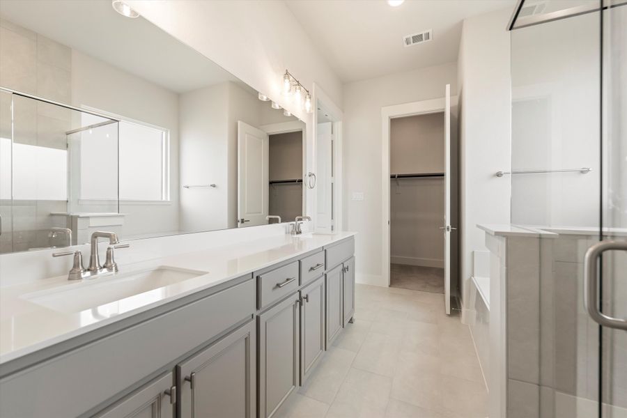 Furnished interior view inside a new home in Eagle Ridge Estates, Weatherford (Image 16).
