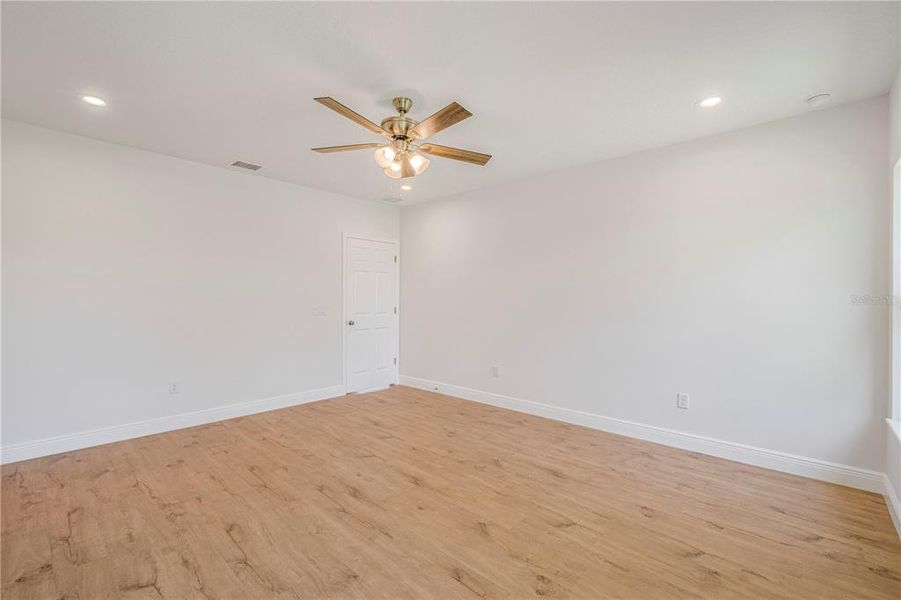 Spacious, unfurnished interior of a new home in , Deltona (Image 20).