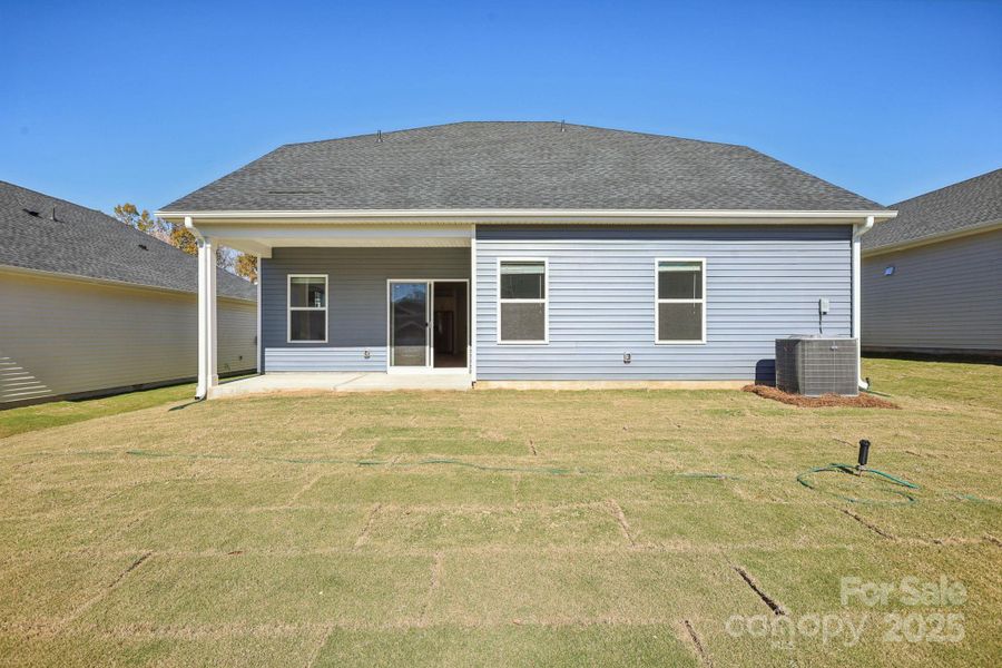 Photo is not of the actual home, but is an inspirational photo of builder’s model home and may depict options, furnishings, and/or decorator features that are not included Photo is not of the actual home, but is an inspirational photo of builder’s model home and may depict options, furnishings, and/or decorator features that are not included