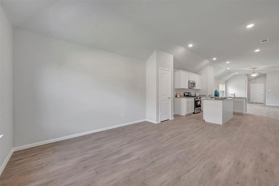 Spacious, unfurnished interior of a new home in Elevon, Lavon (Image 39). Spacious, unfurnished interior of a new home in Elevon, Lavon (Image 39).