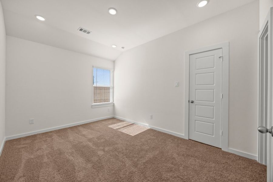 Spacious, unfurnished interior of a new home in Ashland, Houston (Image 24).