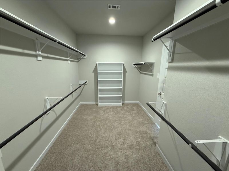 Spacious, unfurnished interior of a new home in Huntington Place, Rosharon (Image 6).