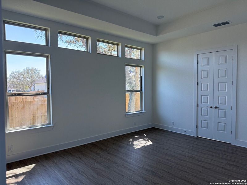 Spacious, unfurnished interior of a new home in Mesa Western, Cibolo (Image 39).