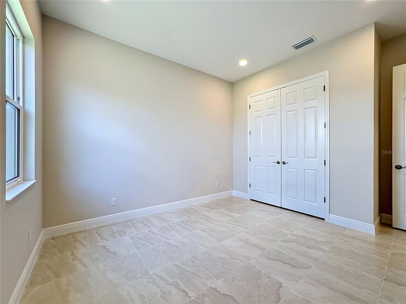 Spacious, unfurnished interior of a new home in Watercolor Place, Bradenton (Image 21).