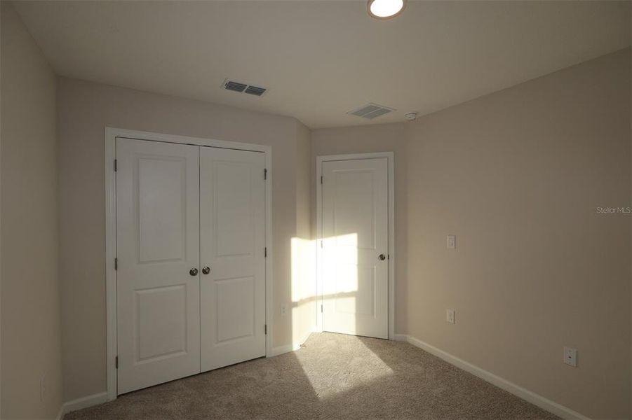 Spacious, unfurnished interior of a new home in Reeves Place, Orlando (Image 14).