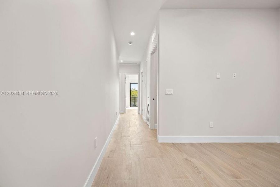 Spacious, unfurnished interior of a new home in , Fort Lauderdale (Image 32).