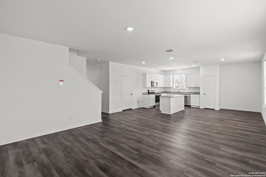 Spacious, unfurnished interior of a new home in , San Antonio (Image 20).