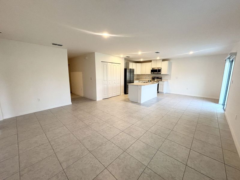 Spacious, unfurnished interior of a new home in Poinciana, Poinciana (Image 8).