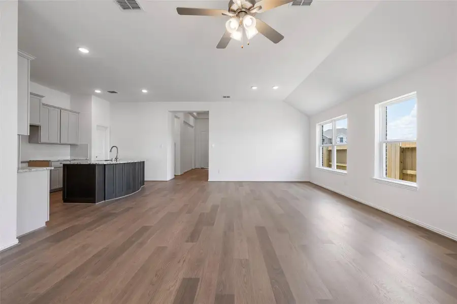 Spacious, unfurnished interior of a new home in River Ranch, Dayton (Image 23).