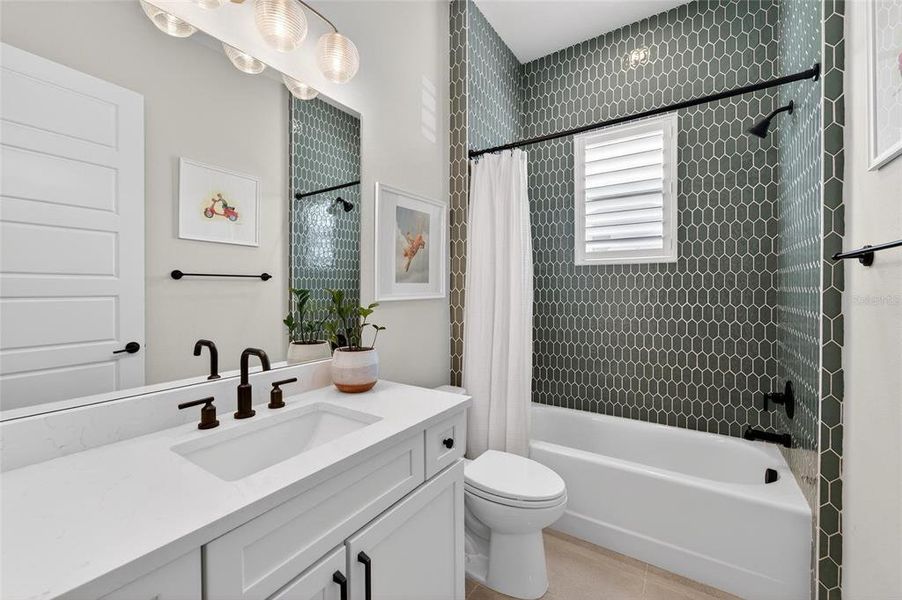 Furnished interior view inside a new home in , Bartow (Image 46).