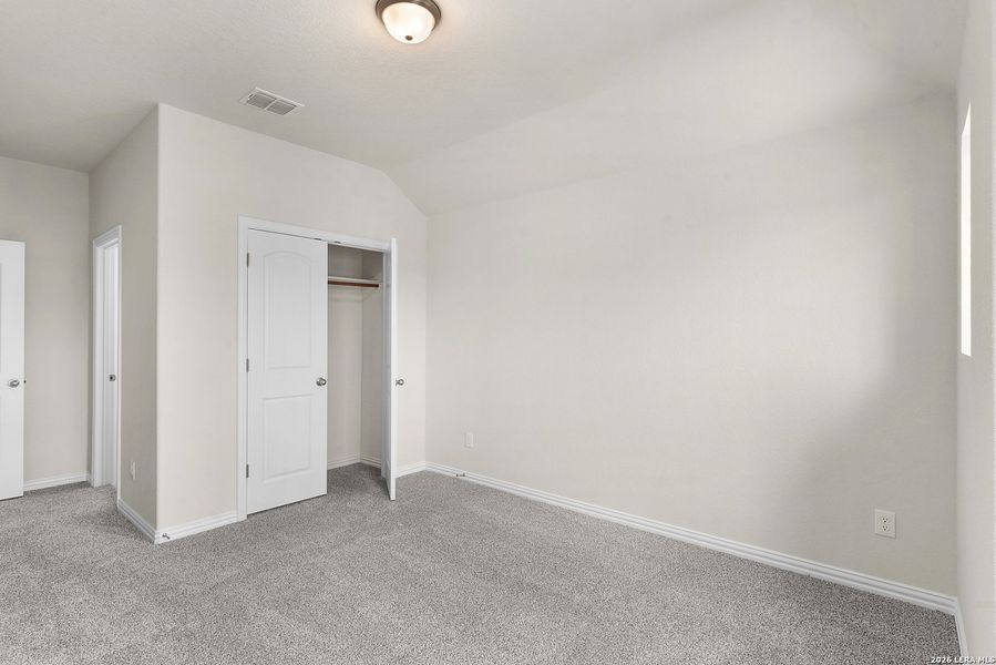 Spacious, unfurnished interior of a new home in Meyer Ranch - Enclave, New Braunfels (Image 19).