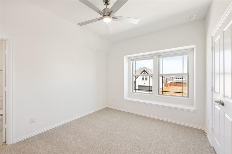 Spacious, unfurnished interior of a new home in Creekview Meadows, Pilot Point (Image 20).