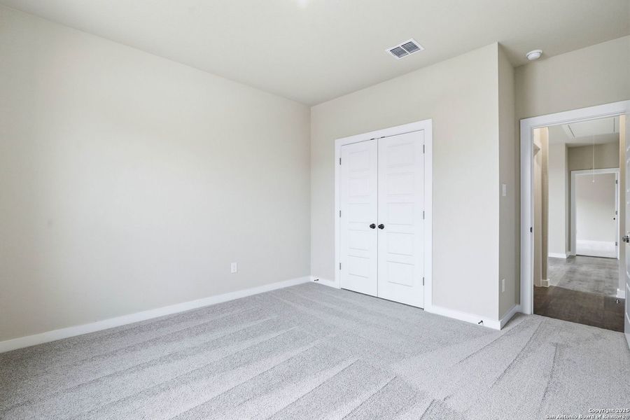 Spacious, unfurnished interior of a new home in Vista Ridge, Live Oak (Image 20).