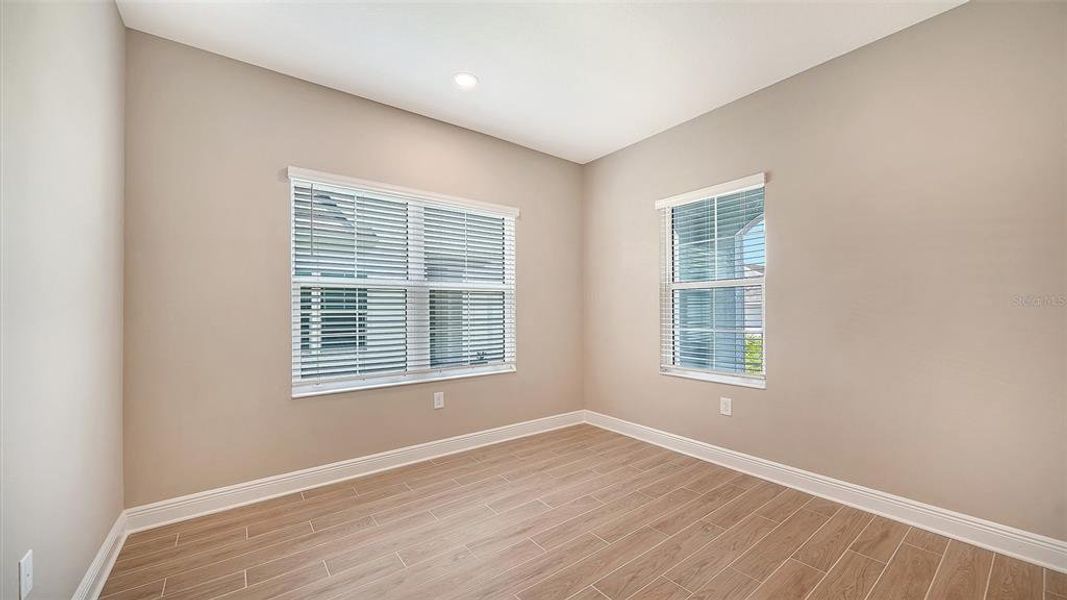 Spacious, unfurnished interior of a new home in Windward, Lakewood Ranch (Image 16).