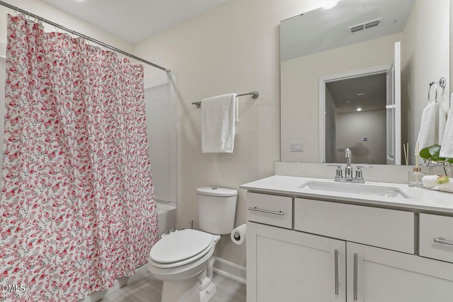 051-005-Bathroom 3-1500x1000