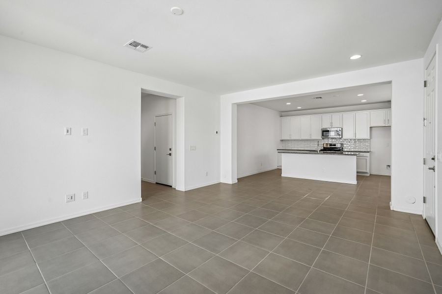 Spacious, unfurnished interior of a new home in Rancho Mercado, Surprise (Image 25).