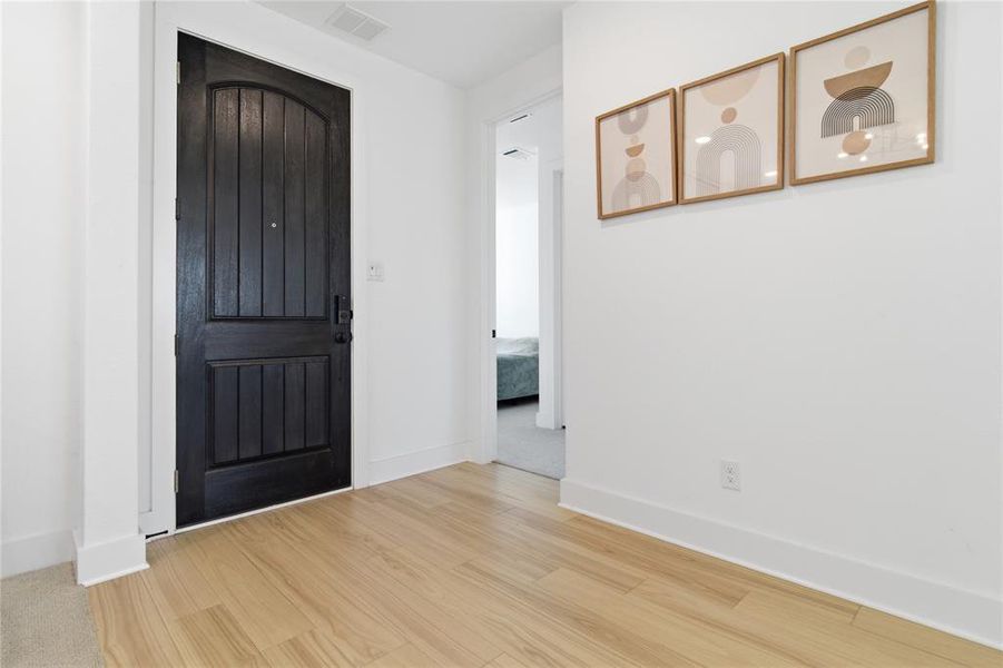 Spacious, unfurnished interior of a new home in , Hickory Creek (Image 19).