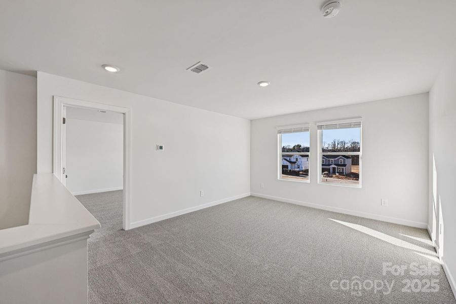 Spacious, unfurnished interior of a new home in Oxford Station, Salisbury (Image 12).