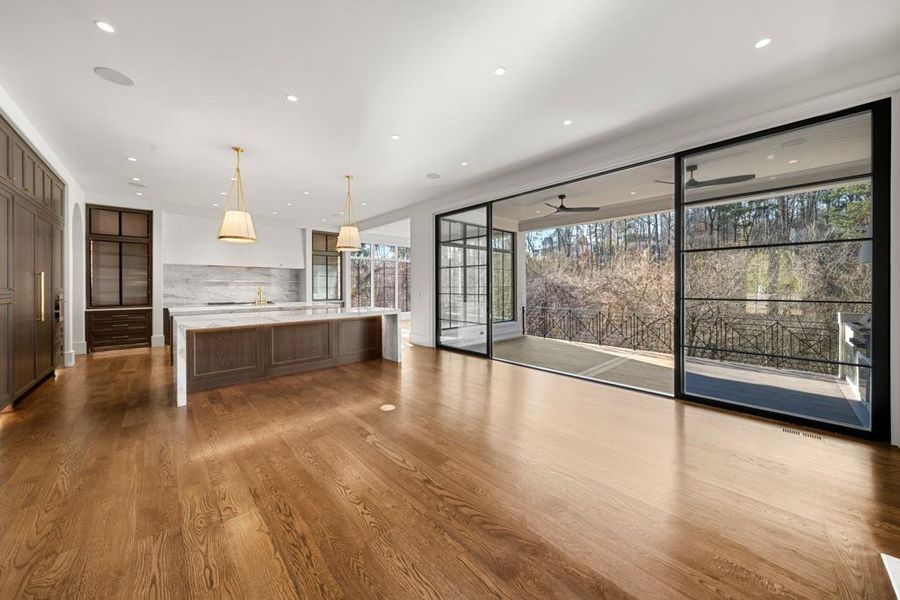 Spacious, unfurnished interior of a new home in Blue Heron Walk, Atlanta (Image 22).