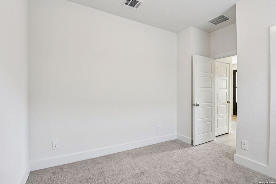 Spacious, unfurnished interior of a new home in Lark Canyon, New Braunfels (Image 39).