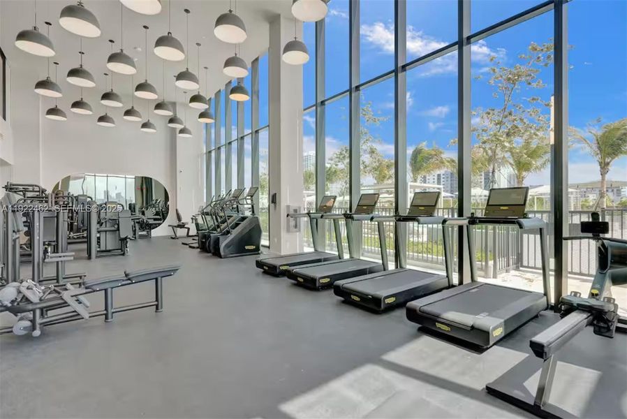 Community amenities in 72 Park, Miami (Image 24).