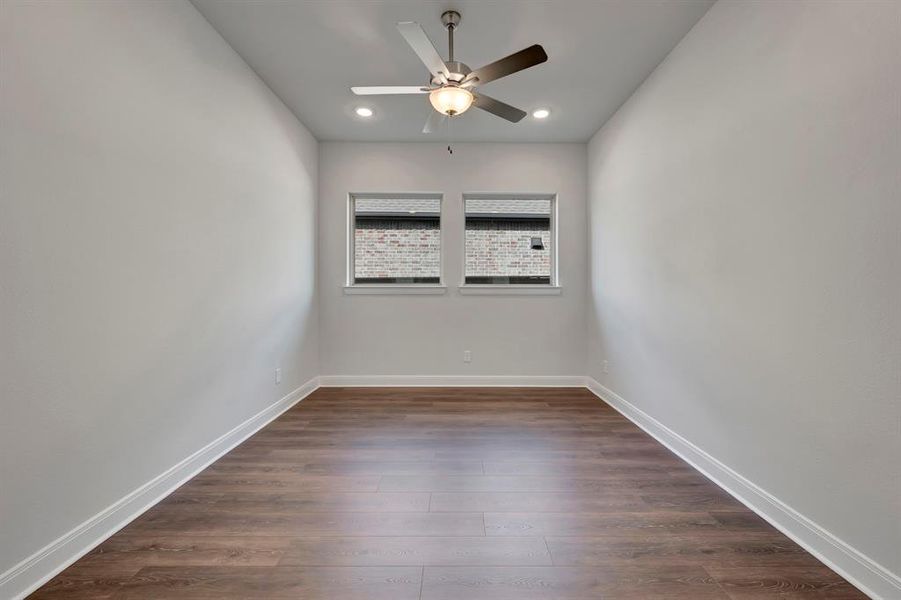 Unfurnished room with a ceiling fan, dark wood-style flooring, and recessed lighting