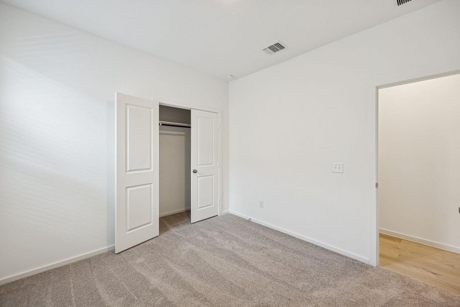 Spacious, unfurnished interior of a new home in Stokesbury, Waller (Image 24).