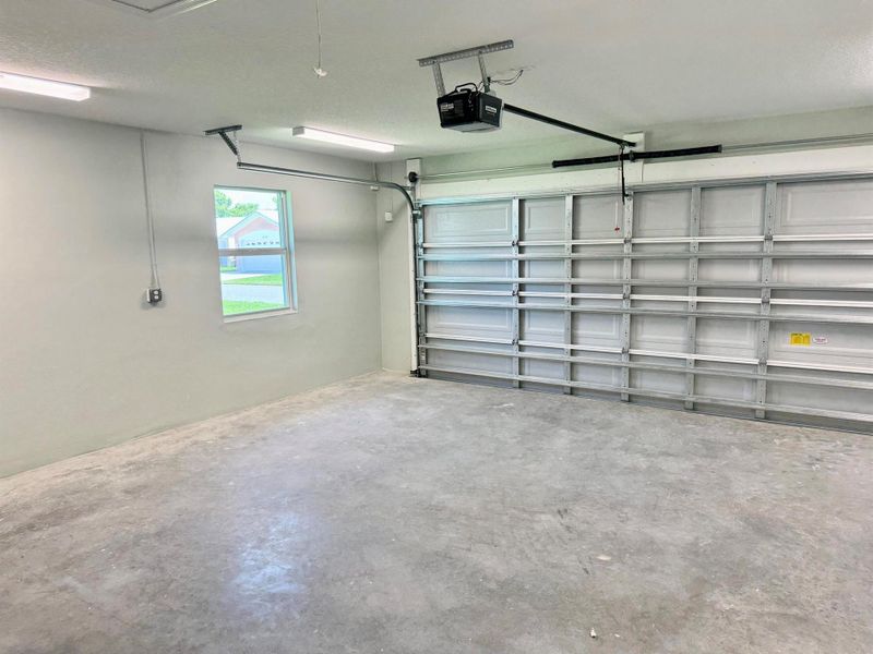 Spacious, unfurnished interior of a new home in , Okeechobee (Image 17).