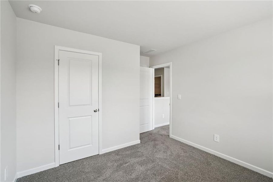Spacious, unfurnished interior of a new home in Ivey Township, Dallas (Image 22).