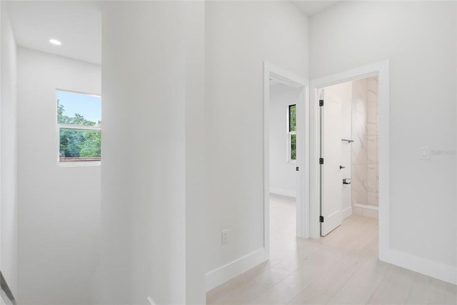 Spacious, unfurnished interior of a new home in , Tampa (Image 33).
