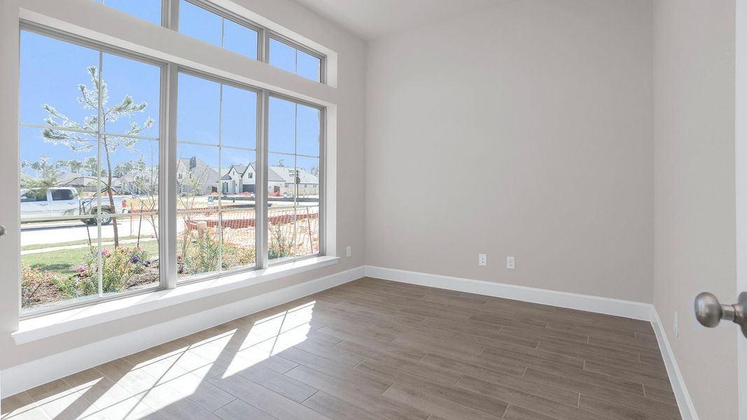 Spacious, unfurnished interior of a new home in Evergreen, Conroe (Image 13).