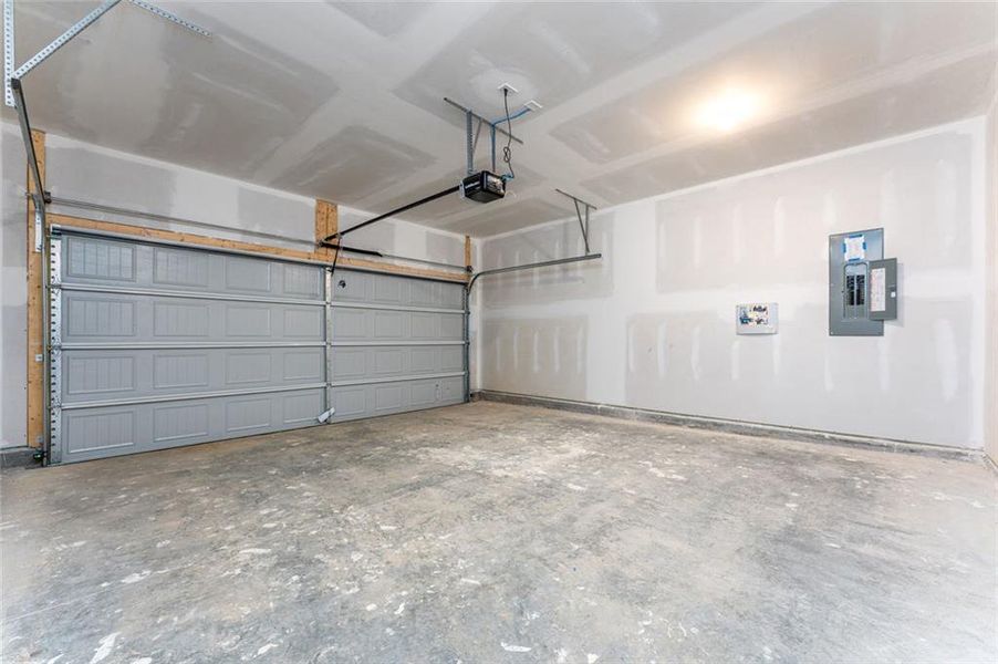 Spacious, unfurnished interior of a new home in Meadowbrook, Cartersville (Image 11). Spacious, unfurnished interior of a new home in Meadowbrook, Cartersville (Image 11).