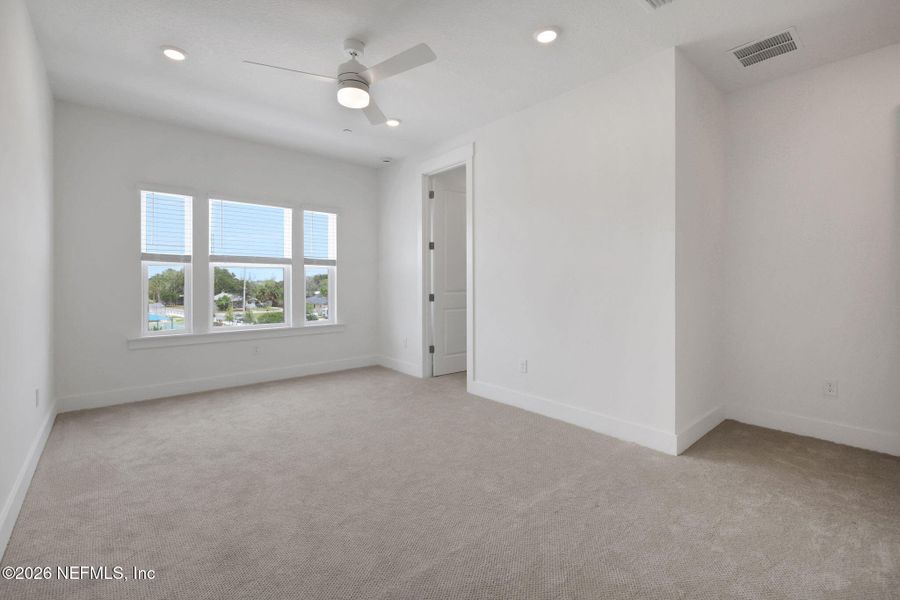 Spacious, unfurnished interior of a new home in , Jacksonville Beach (Image 36).