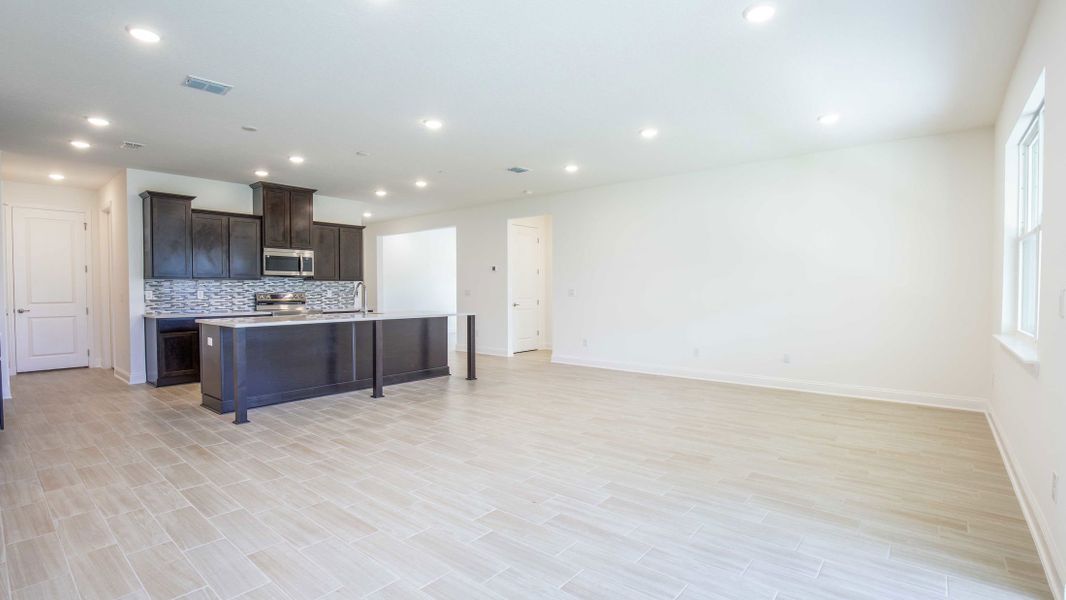 Furnished interior view inside a new home in Sugarmill Woods, Homosassa (Image 6).