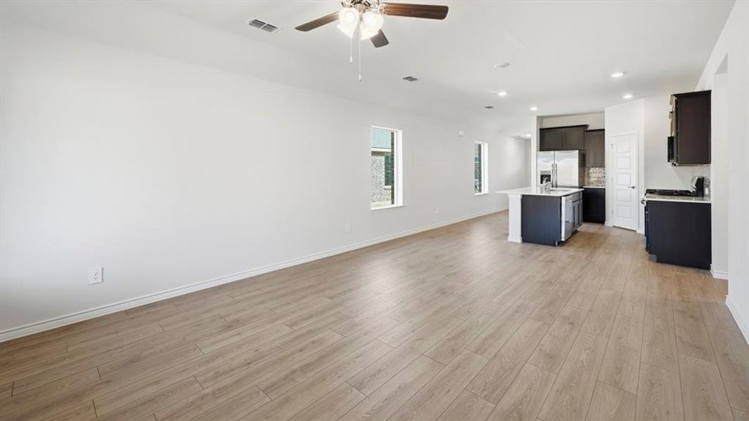 Spacious, unfurnished interior of a new home in The Woods at Lindsey Place, Anna (Image 18).