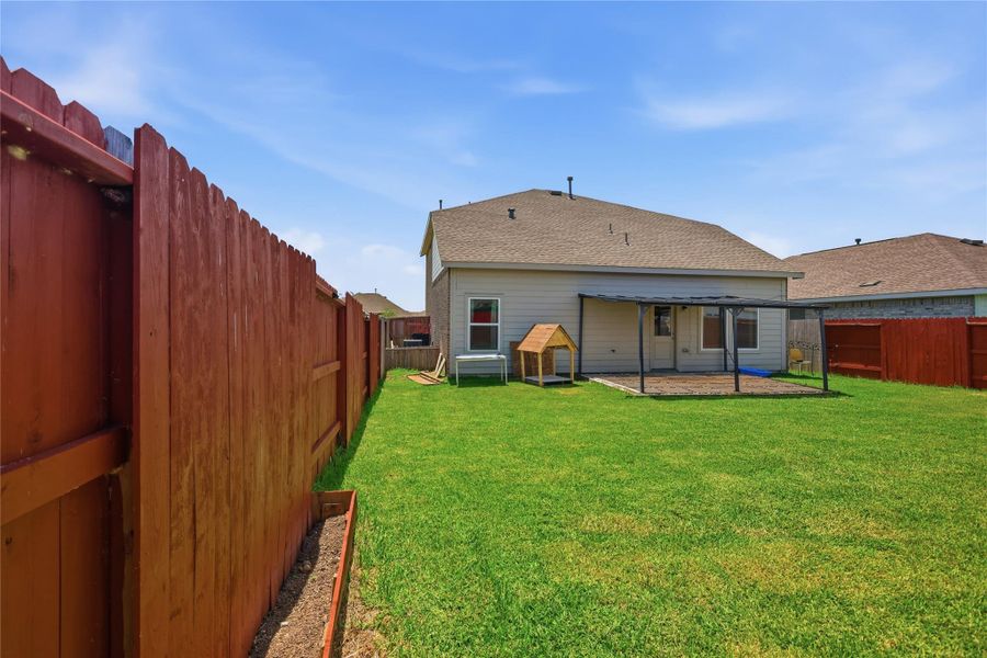 View of the huge back yard.
